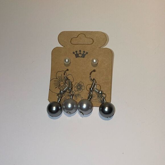 Three sets of faux pearl  earrings - Picture 1 of 4